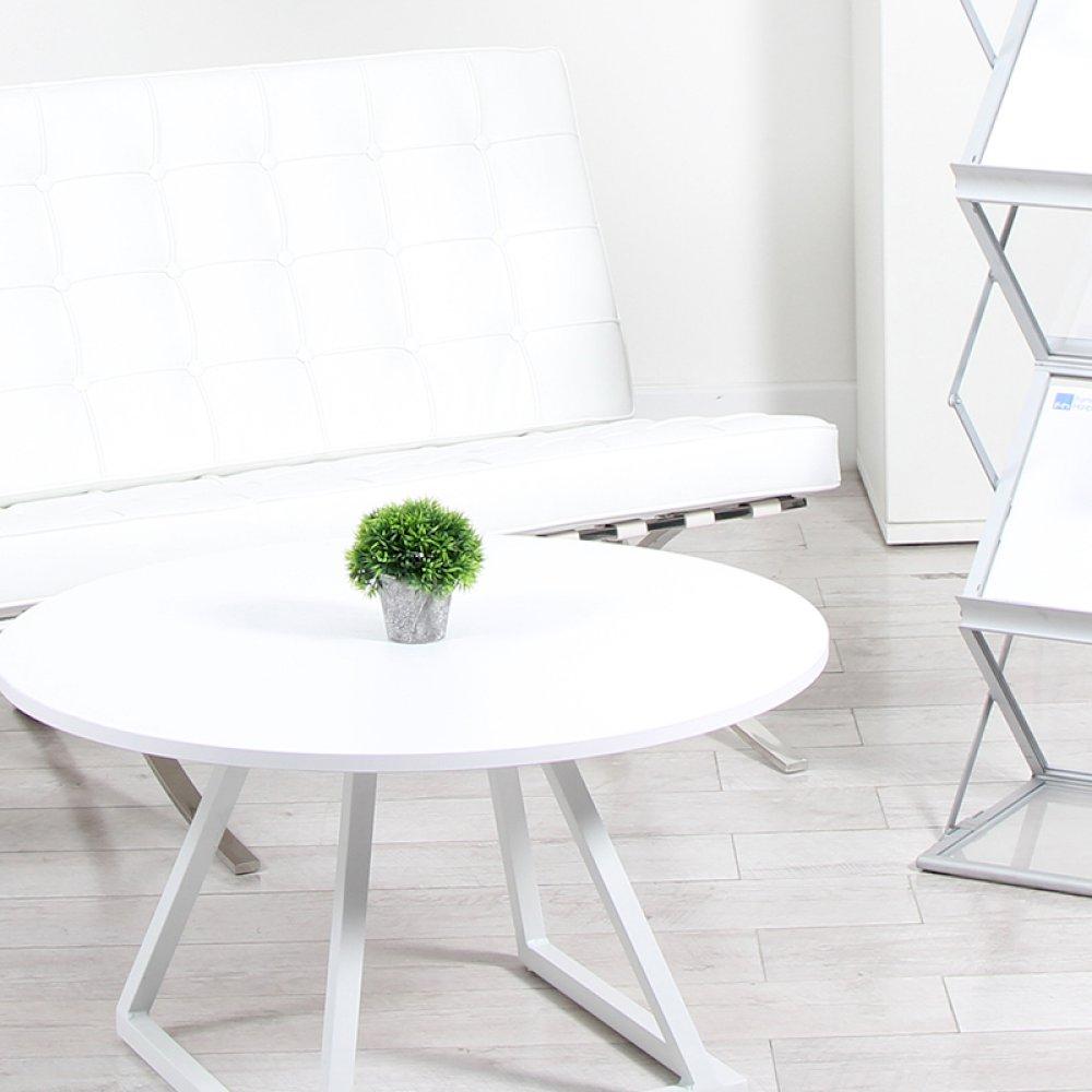 Keeping exhibition spaces fresh with white furniture.