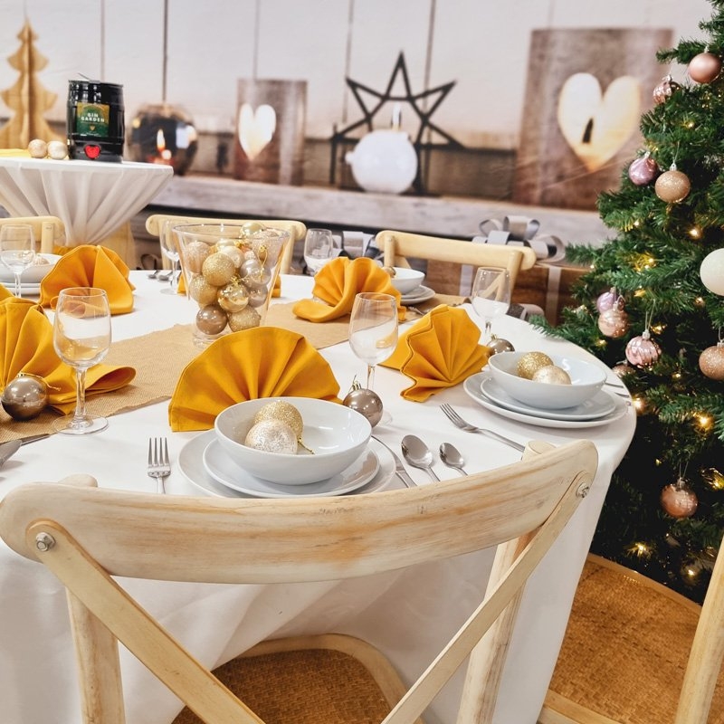 Round Cosy Christmas for 8 - Cross Back